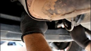 Mitsubishi ASX  Мицубиси АСХ 1,8 2013 года Замена втулок переднего стабилизатора