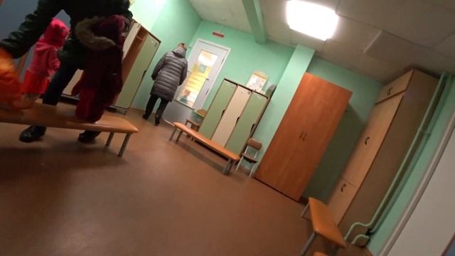 ЗАБИРАЕМ ДЕТЕЙ ИЗ ДЕТСКОГО САДА | МНОГОДЕТНЫЙ ВЛОГ 12 смотреть онлайн