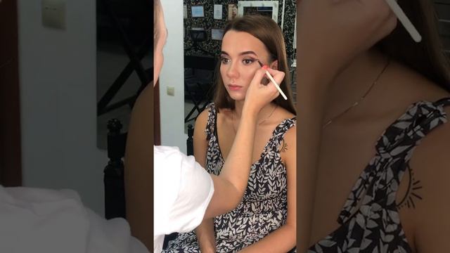 Классический макияж. Затемненный уголок. Свадебный макияж смотреть онлайн