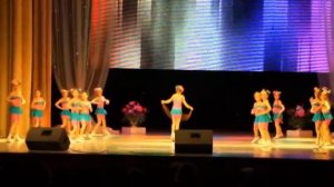 Танец "Во дворе"