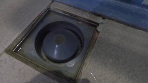 Запах канализации в душевой. Причина. Устраняем.