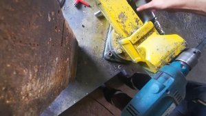 как снять патрон с дрели makita 1620/1640