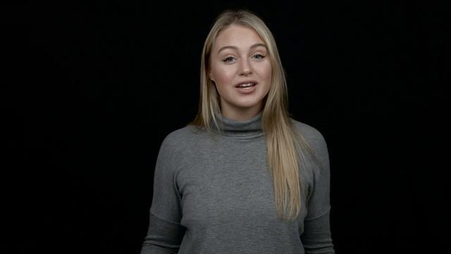 Iskra Lawrence on How Appreciating Her Body Gave Her Confidence in Any Outfit | ASK ISKRA - 016 смотреть онлайн