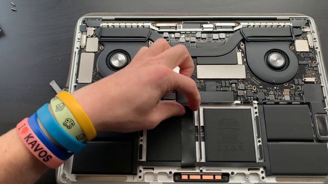 Macbook Pro 2017 Teardown смотреть онлайн