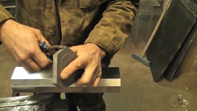 Навесная кормушка своими руками смотреть онлайн