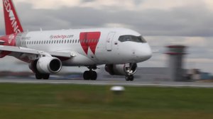 Посадка SSJ-100 RedWings