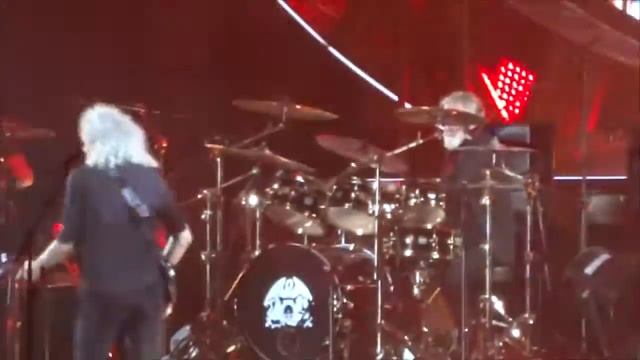 Apertura One Vision/Another one bites the dust - Queen + Adam Lambert - Santiago, Chile [30/09/2015 смотреть онлайн