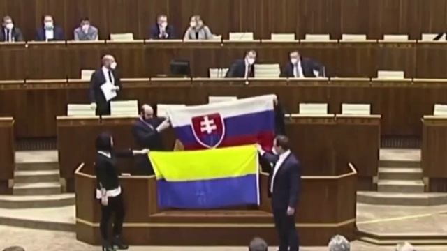 Украину на западе встречают как богов спустившихся с небес смотреть онлайн