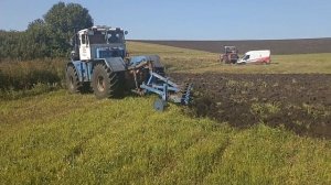 Трактор к 700,вспашка зяби.