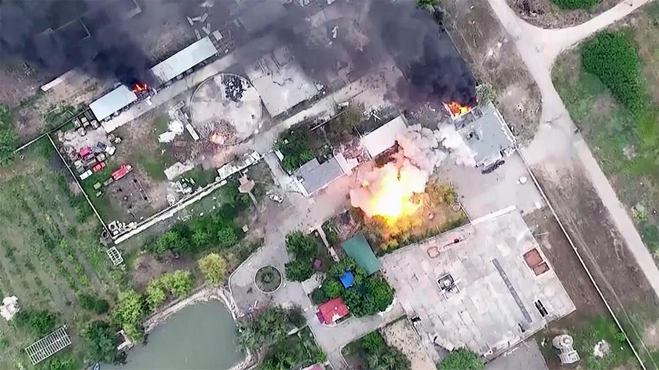 Репортаж с передовой под Соледаром, где артиллерия уничтожает позиции националистов