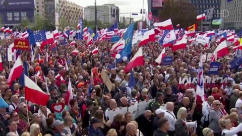 В Польше проходит масштабный антиправительственный митинг