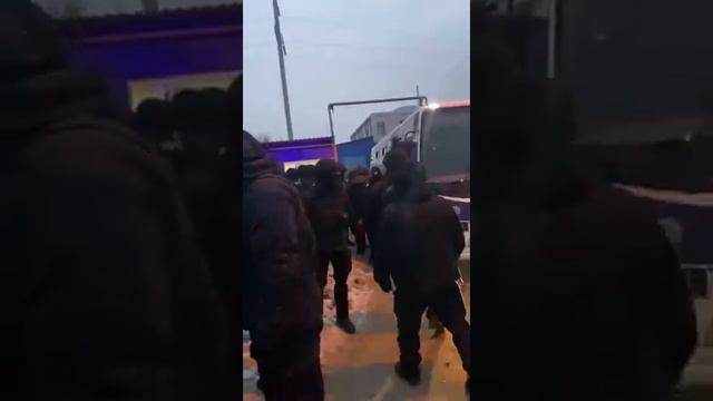 Видео рейдерского захвата завода спецподразделением полиции совместно с криминальным авторитетом