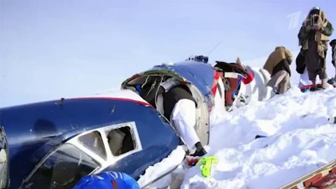 В Москву прилетели медики и пилоты санитарного самолета, разбившегося в горах Афганистана