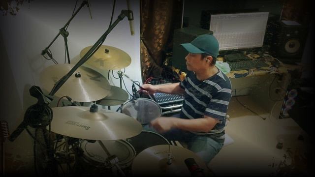 AJA by Steely Dan cover version. 1st recording using Zoom live track L20 w Cakewalk by Bandlab DAW. смотреть онлайн