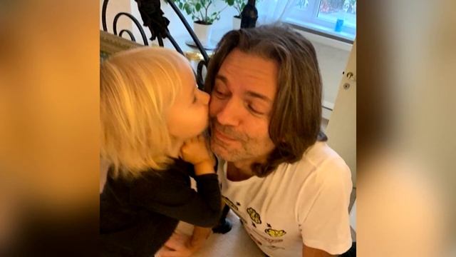 Дмитрий Маликов показал, как его 2 летний сын учится танцевать смотреть онлайн