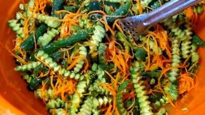 САЛАТ КОТОРЫЙ ПОНРАВИТСЯ ВСЕМ! 30 БАНОК ЗА ЗИМУ УЛЕТАЮТ ОГУРЦЫ ПО-КОРЕЙСКИ НА ЗИМУ!