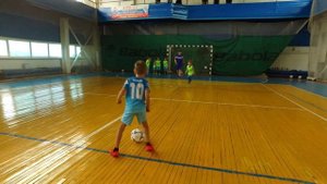1 vs 1. Могут ли играть мальчишки в футбол в шесть лет?