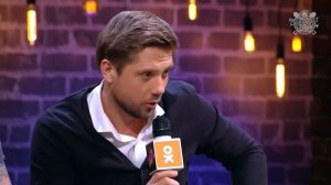 Роман Маякин рассказывает анекдот про разговор 3 блондинок-матерей!)