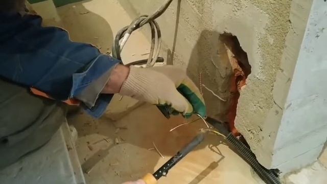 Как надо   соединять кабель  медный, один из дешёвых и быстрых способов.
