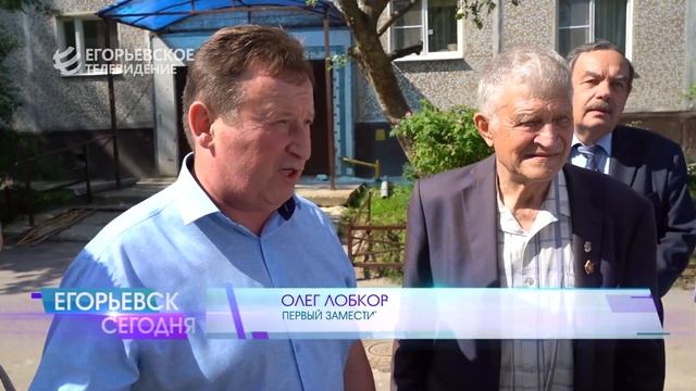 Глава округа Дмитрий Викулов проверил ход работ во дворе 8-ого дома в третьем микрорайоне смотреть онлайн