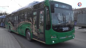 По улицам Севастополя курсирует новогодний троллейбус