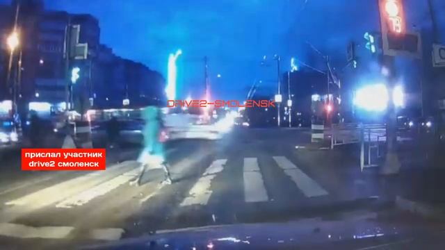 Момент ДТП утром 17 января на перекрестке Крупской и Кирова. смотреть онлайн