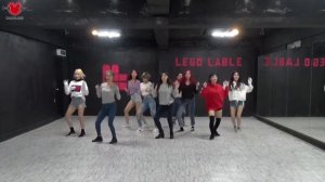 Momoland's "BBoom BBoom" dance but with Mi Mi Mi song