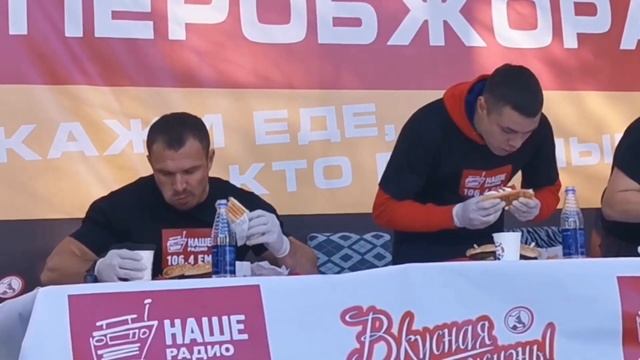 Зарубился в поедание пельменей и выиграл велик. Подробности в описание смотреть онлайн