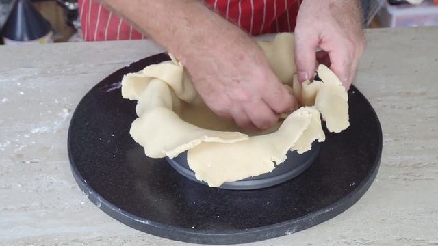 BIG British Pork Pie – Make a Traditional BIG British Pork Pie the YORKSHIRE WAY at HOME! NO CURE! смотреть онлайн