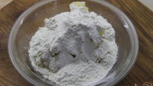 Картофельные ньокки с салом и луком