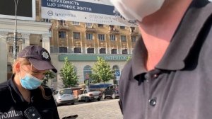 Мамочка патрульной полиции прессует дедушку и хамит людям