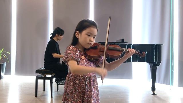 Rieding Violin Concerto in B minor op.35 3rd mov. - Jeong In(5 years old) смотреть онлайн