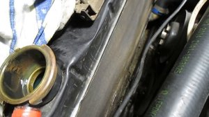 Как не завоздушить систему охлаждения при заполнении тосолом.