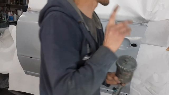 Пескоструй, подготовка крыльев,дверей к покраске а так же споттерим замятый порог смотреть онлайн