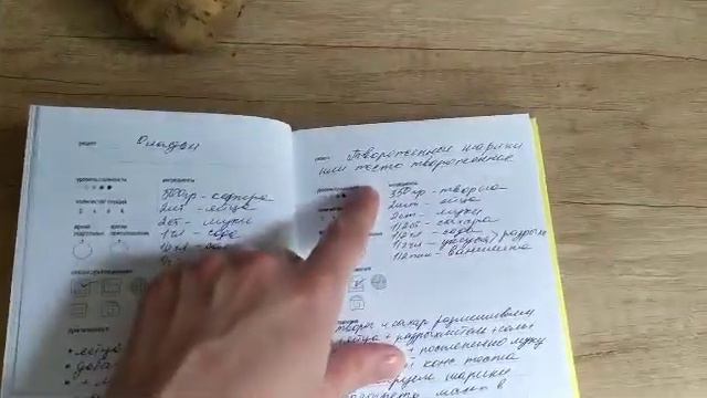 Женщина принесла пакет герани. Балконные цветы. Мой балкон