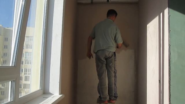 Отделка лоджии своими руками.  Обои+ покраска, как я это делаю один.