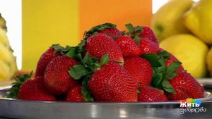 Клубника. Сезонная ягода. Жить здорово! Фрагмент выпуска от 15.08.2017