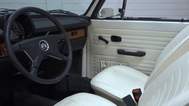 VW Beetle Cabriolet | Body-off restored | Top condition | 1979 -VIDEO- www.ERclassics.com смотреть онлайн