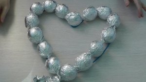 Фруктовый подарок. Сердце из конфет и мандаринов. Съедобное сердце из фруктов в подарок. Оформление