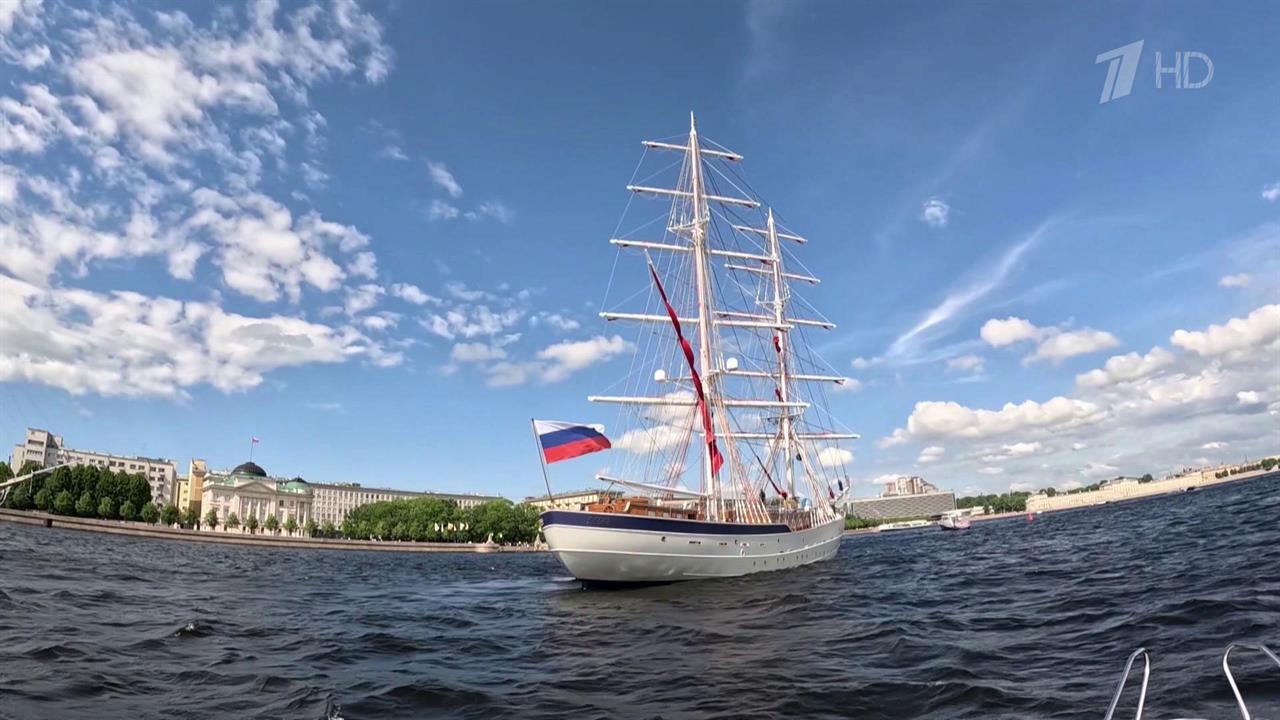 В Санкт-Петербурге готовятся к грандиозному празднику "Алые паруса"