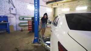 У настя Туман есть свой автомастерская