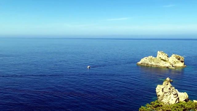 ЕСЛИ БОГ НЕВИДИМ,ТО И В ХРАМ МОЖНО ХОДИТЬ КАК ЗАБЛАГОРАССУДИТСЯ,ОДЕЖДА НАШЕ ЛИЦО. смотреть онлайн