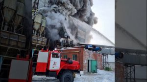 Видеорепортаж с места пожара на элеваторе в Троицке