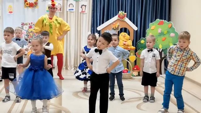 26.11.20.Праздник в средней группе ко Дню Матери. Танец "Раз, ладошка", д/с "Островок". смотреть онлайн