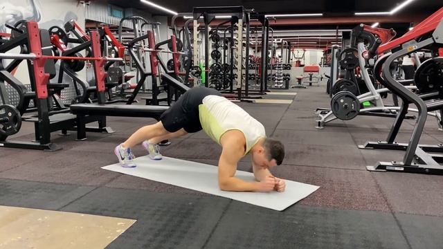 Переход в планке с локтей на прямые руки смотреть онлайн