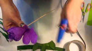 Розы из гофрированной бумаги. Как сделать Цветок из бумаги