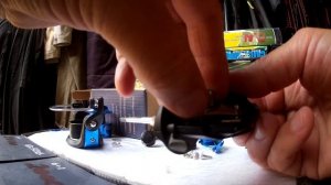 Разбираем катушку за 250 рублей и ставим секретную пружинку на место.