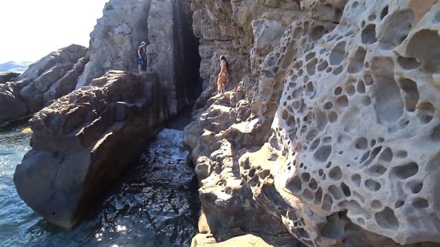 ОГРОМНЫЕ ОЧЕРЕДИ на сырные скалы || Отдых в Малореченском Крым 2021 смотреть онлайн