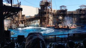 Universal Studios Beijing - Water World Stunt Show