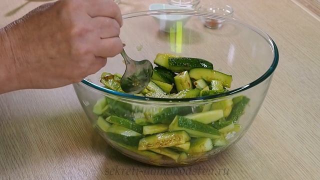 Огурцы По-Корейски с Соевым Соусом и Кунжутом — Рецепт Быстрого Приготовления
